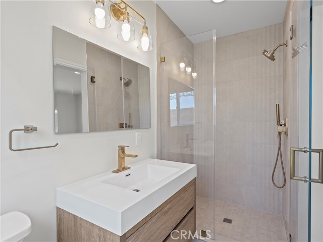 Detail Gallery Image 6 of 55 For 18724 Frankfort St, Northridge,  CA 91324 - 4 Beds | 3 Baths