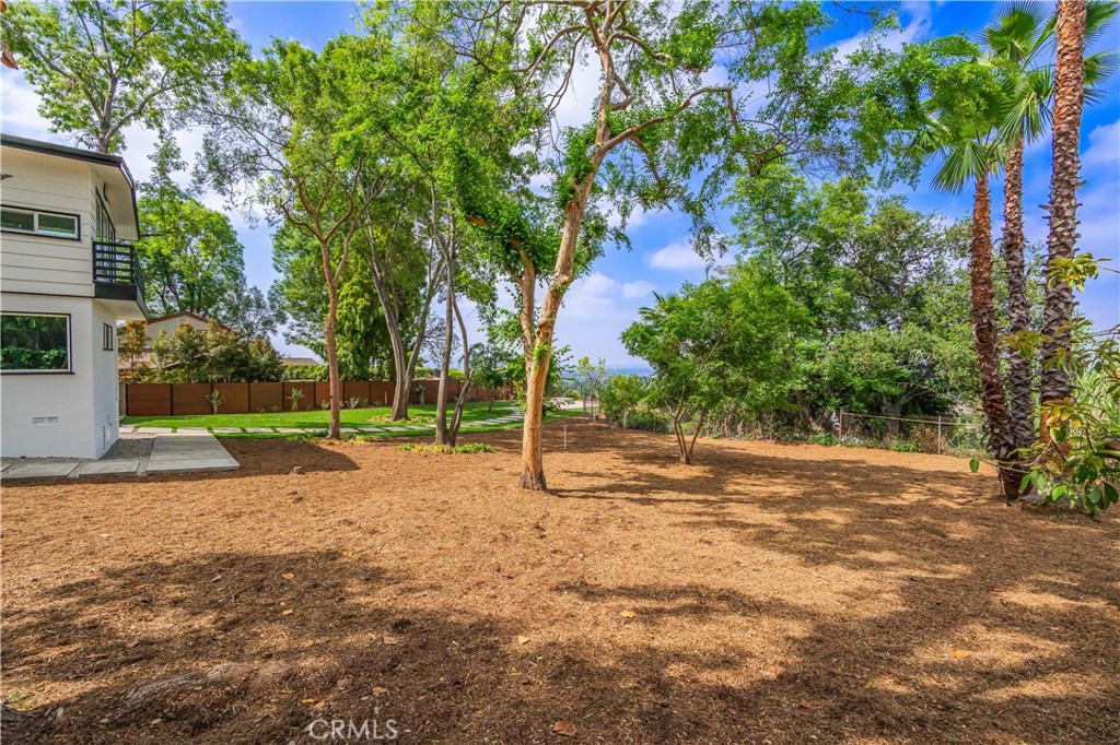 https://media.crmls.org/medias/2246c46c-b8be-4188-9bf3-9787f5097d9e.jpg?preset=X-Large