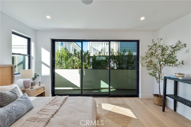 Detail Gallery Image 33 of 54 For 707 2nd St, Hermosa Beach,  CA 90254 - 4 Beds | 4/1 Baths