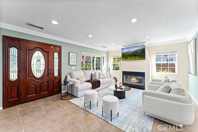 Detail Gallery Image 2 of 25 For 572 W Montana St, Pasadena,  CA 91103 - 4 Beds | 2 Baths