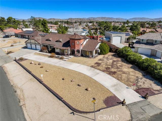 5 Bed Home for Sale in Apple Valley, California