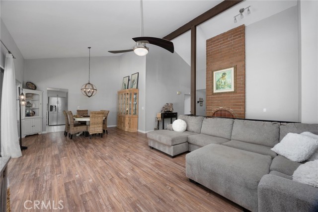 5904 Medio Luna Avenue, Bakersfield CA: https://media.crmls.org/medias/224960b5-5c53-4767-b662-a9846f52c9b9.jpg