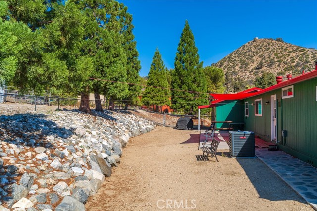 Detail Gallery Image 5 of 73 For 2184 Oak Springs Valley Rd, Wrightwood,  CA 92397 - 3 Beds | 2 Baths