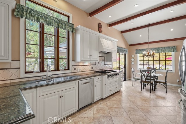 Detail Gallery Image 12 of 48 For 22755 Dale Ct, Chatsworth,  CA 91311 - 4 Beds | 4/1 Baths