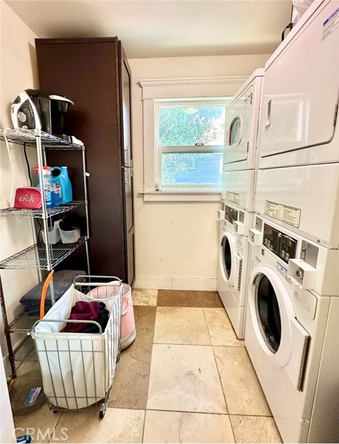 1327 W 35th Street, Los Angeles CA: https://media.crmls.org/medias/224b4538-76ef-4e3e-9c09-5cbb2cbfe9ac.jpg