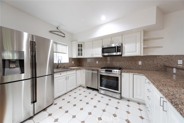 Detail Gallery Image 4 of 21 For 1615 Stoner Ave #3,  Los Angeles,  CA 90025 - 4 Beds | 3/1 Baths