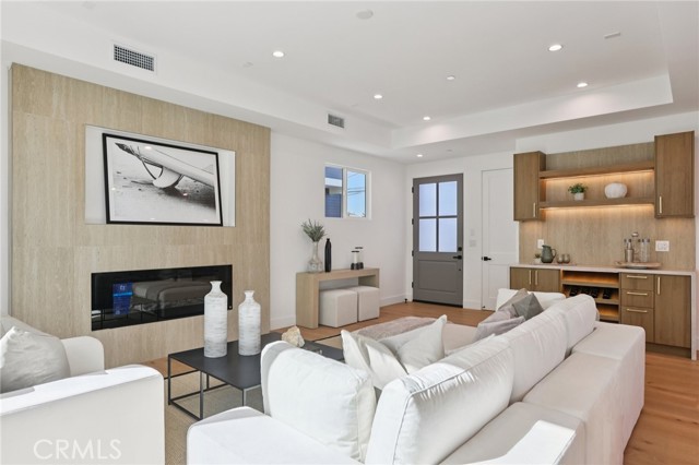 Detail Gallery Image 6 of 52 For 1914 Belmont Ln a,  Redondo Beach,  CA 90278 - 4 Beds | 3/1 Baths