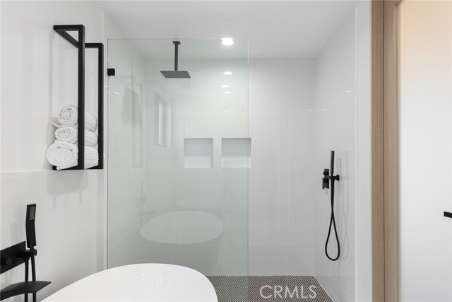 Detail Gallery Image 32 of 58 For 5134 Medina Rd, Woodland Hills,  CA 91364 - 5 Beds | 5/1 Baths
