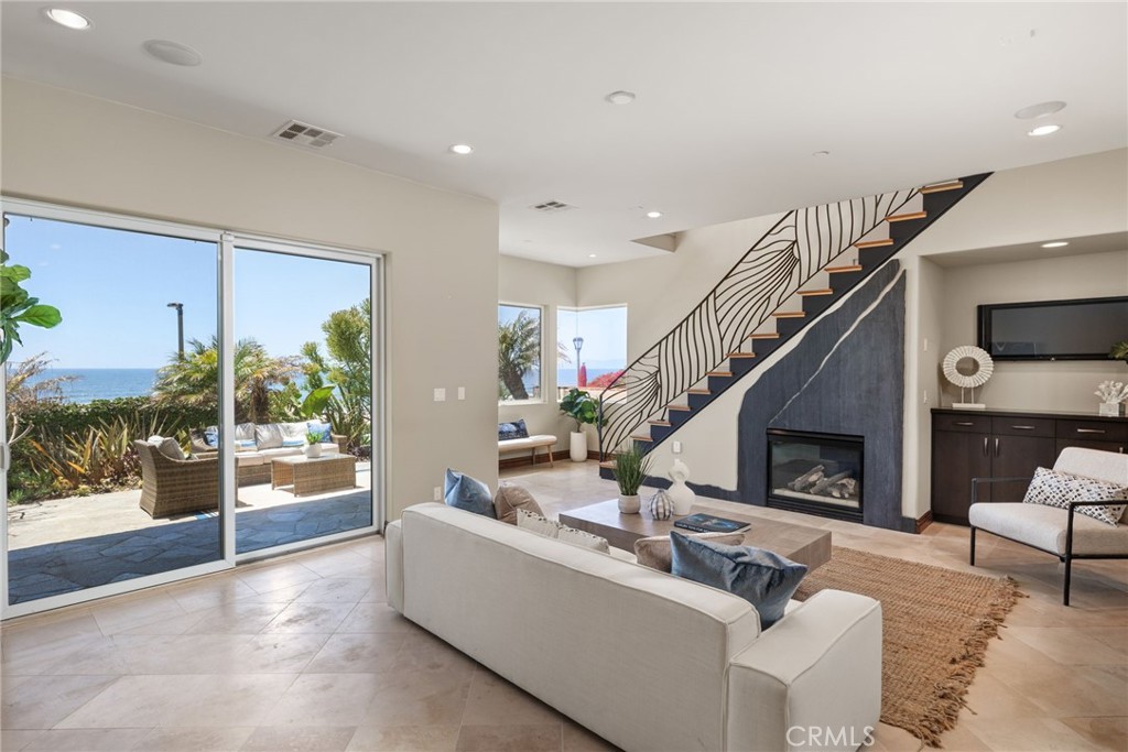4308 The Strand