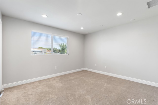 Detail Gallery Image 10 of 20 For 1529 Patricia Ave #6,  Simi Valley,  CA 93065 - 3 Beds | 2/1 Baths