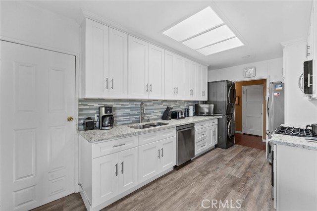 Detail Gallery Image 4 of 41 For 664 E Barry Dr, Long Beach,  CA 90805 - 3 Beds | 2 Baths