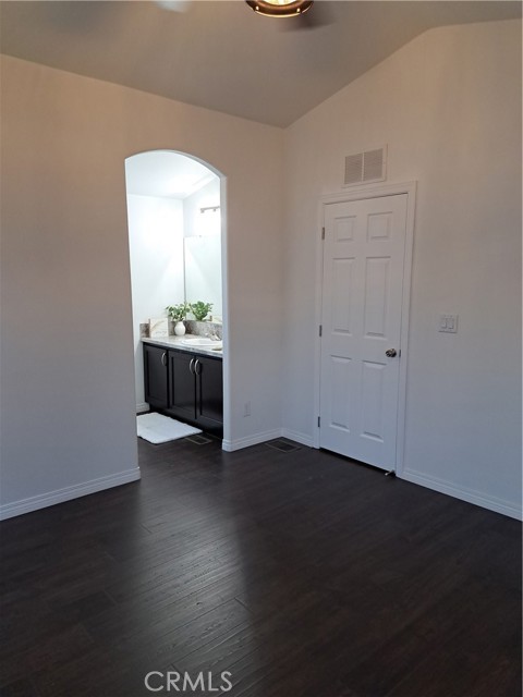 Detail Gallery Image 13 of 24 For 400 E. Arbor St. #1,  Long Beach,  CA 90805 - 3 Beds | 2 Baths