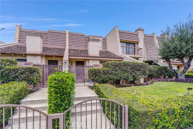 18403 Collins Street, Tarzana CA: https://media.crmls.org/medias/2250a672-1d6b-40d5-b2c7-9fd0a74543ba.jpg