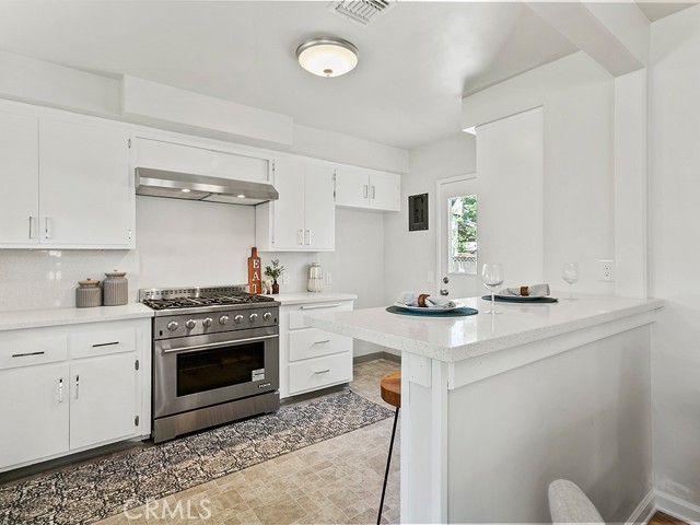 2112 North Kenwood Street photo 8