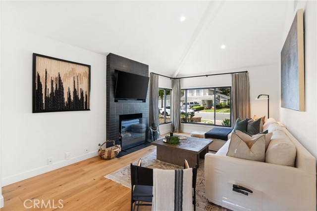 20 Whistling Isle, Irvine CA: https://media.crmls.org/medias/22516739-7719-4afa-b8a1-edf8c343a10e.jpg