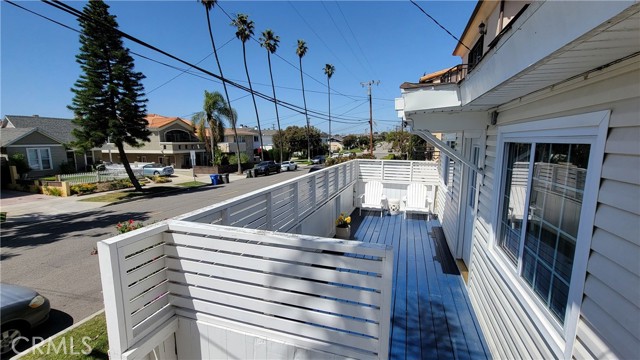 212 Francisca Avenue, Redondo Beach, California 90277, 1 Bedroom Bedrooms, ,1 BathroomBathrooms,Residential,Sold,Francisca,SB22077396