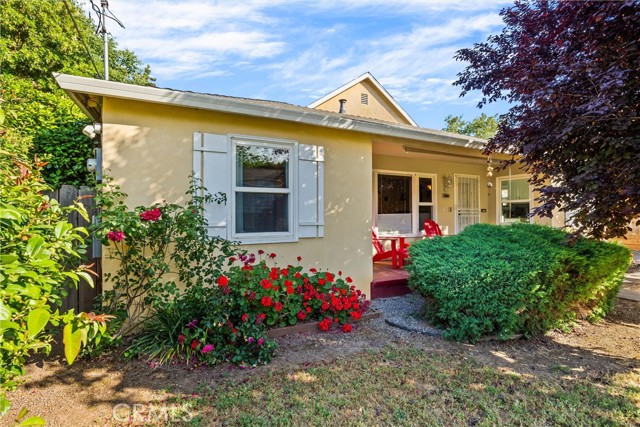 Detail Gallery Image 11 of 53 For 225 W 12th St, Chico,  CA 95928 - 3 Beds | 3 Baths