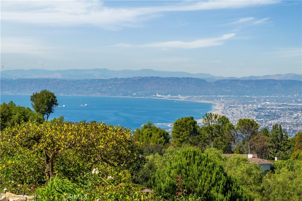 https://media.crmls.org/medias/22528d5d-6e6b-43c5-ac02-00a5b61215f9.jpg?preset=X-Large