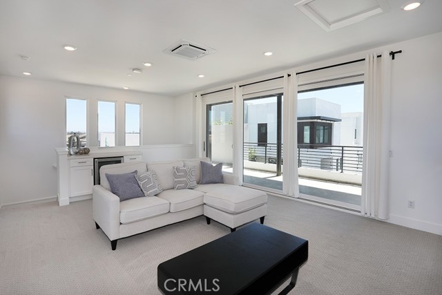 99 Waypoint, Tustin CA: https://media.crmls.org/medias/2252e365-0f52-47a8-b7c7-b598cbc9b47b.jpg