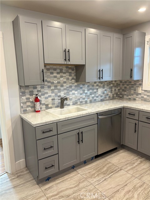 Detail Gallery Image 4 of 10 For 110 W Home Pl, Redlands,  CA 92373 - 2 Beds | 1 Baths