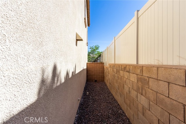 13139 Upland Court, Hesperia CA: https://media.crmls.org/medias/22532844-d5ca-4abe-9514-8eb7e37c55cb.jpg