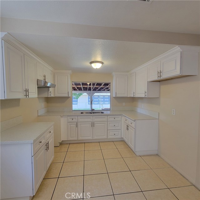 17435 Ramona Avenue, Fontana CA: https://media.crmls.org/medias/2253b82f-6d28-42e2-8bb6-7c8cbfc7a381.jpg