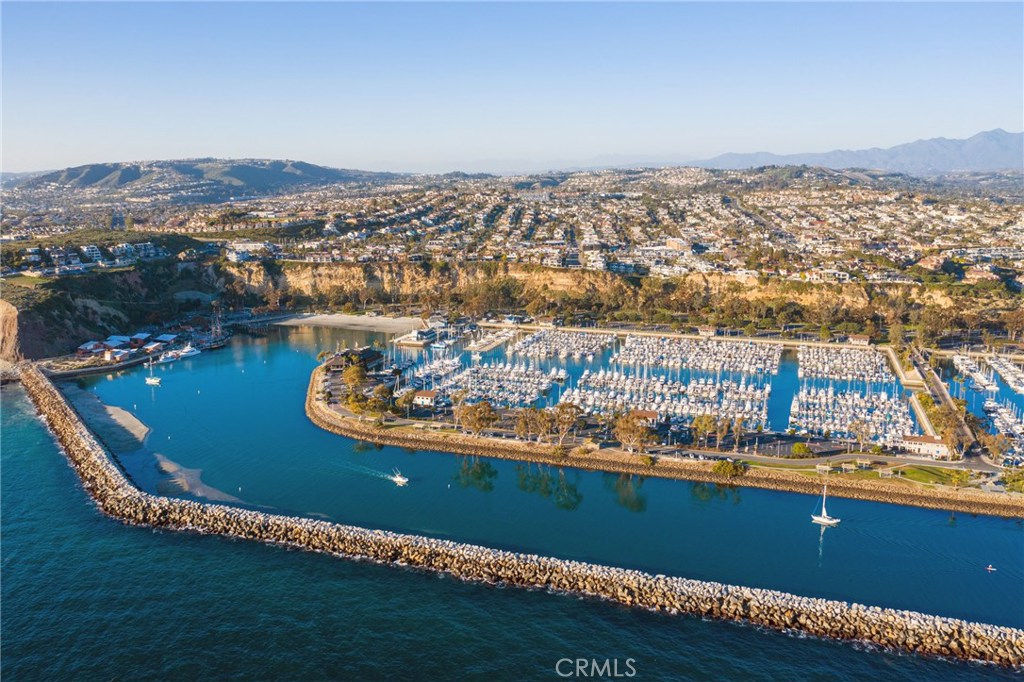 https://media.crmls.org/medias/2254a359-20d6-4cdb-9753-d8aa75a3d638.jpg?preset=X-Large