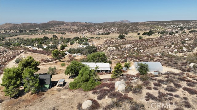 Detail Gallery Image 3 of 12 For 42577 E Benton Rd, Hemet,  CA 92544 - 2 Beds | 2 Baths