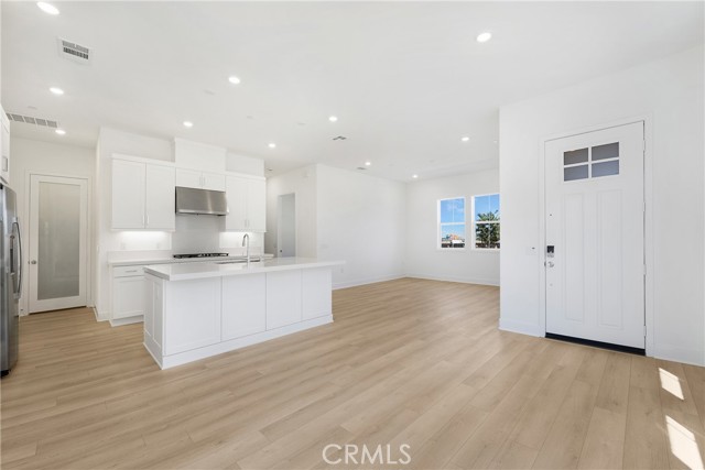 141 Dolores, Irvine CA: https://media.crmls.org/medias/225577e5-66fd-4187-95b5-0c509259fda3.jpg
