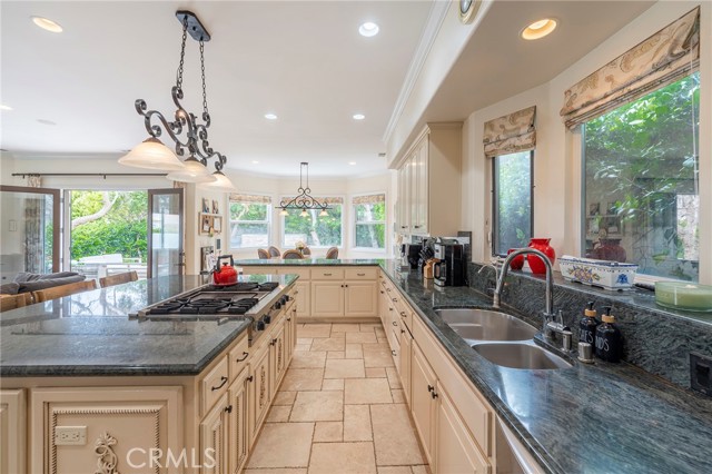 Detail Gallery Image 19 of 52 For 880 11th, Manhattan Beach,  CA 90266 - 5 Beds | 5 Baths