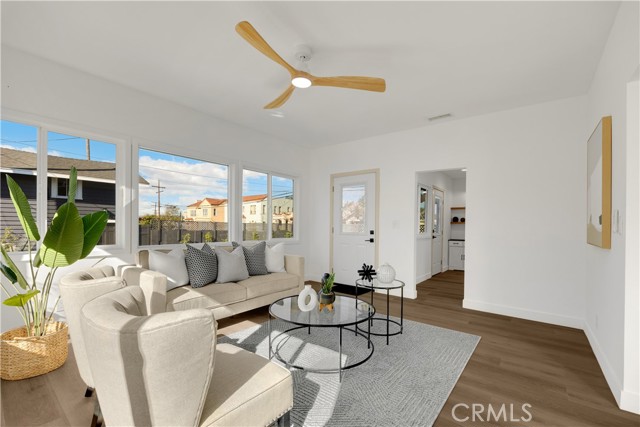 Detail Gallery Image 19 of 42 For 2301 9th, Los Angeles,  CA 90018 - 3 Beds | 3 Baths