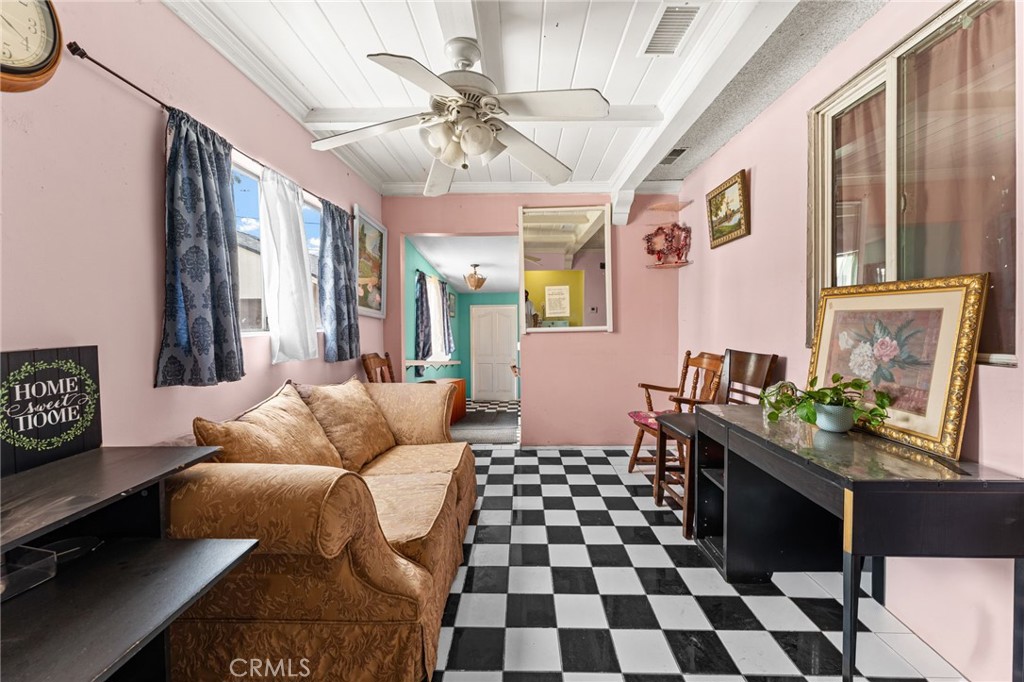 https://media.crmls.org/medias/22561cb0-d287-408a-8b78-4cc68ae4865a.jpg?preset=X-Large