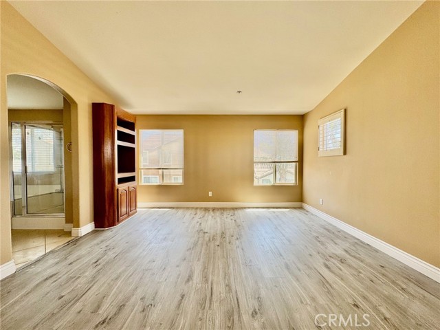 Detail Gallery Image 9 of 22 For 6927 Tailwind Ln, Fontana,  CA 92336 - 4 Beds | 2/1 Baths
