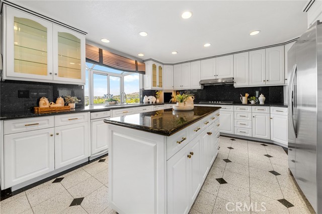 Detail Gallery Image 12 of 63 For 15331 Lillian Pl, Hacienda Heights,  CA 91745 - 5 Beds | 4 Baths