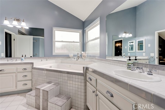 Detail Gallery Image 20 of 36 For 864 Avenue a, Redondo Beach,  CA 90277 - 4 Beds | 3/1 Baths