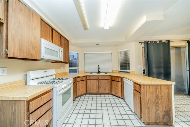 43639 Persimmons Lane, Hemet CA: https://media.crmls.org/medias/2259240d-5b9b-4234-96c3-3bed67c66f4a.jpg