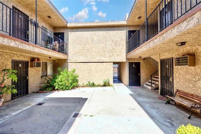 Detail Gallery Image 9 of 14 For 11341 Victory Bld, North Hollywood,  CA 91606 - – Beds | – Baths