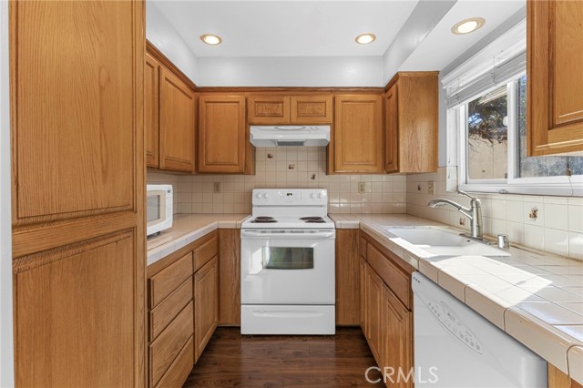 Detail Gallery Image 9 of 32 For 400 S Flower St #108,  Orange,  CA 92868 - 2 Beds | 1/1 Baths