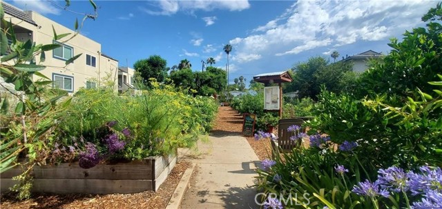 1018 Magnolia Street, South Pasadena CA: https://media.crmls.org/medias/225a78ef-ce2a-4966-b96e-00235ecfba65.jpg