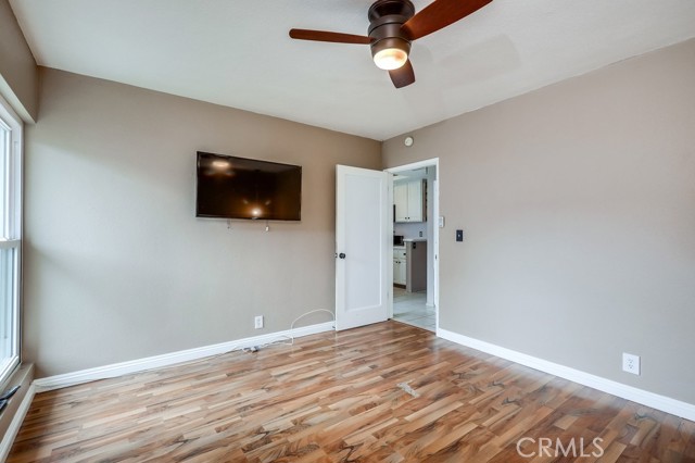 Detail Gallery Image 9 of 22 For 654 W Main St #B,  Tustin,  CA 92780 - 2 Beds | 2 Baths
