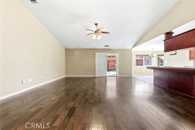 Detail Gallery Image 13 of 54 For 2431 S Cedar, Visalia,  CA 93292 - 3 Beds | 2 Baths