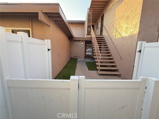 Detail Gallery Image 3 of 30 For 2153 W Brownwood Ave #3,  Anaheim,  CA 92801 - 3 Beds | 1 Baths