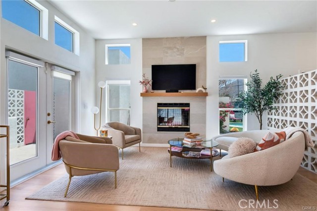 Front Image Thumbnail for CRIV26118994