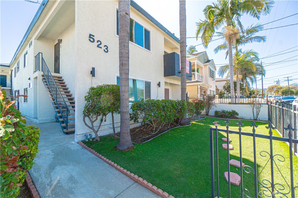 523 W 12th Street