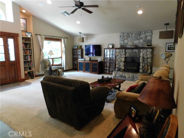 36976 SYCAMORE Drive, Mountain Home Village CA: https://media.crmls.org/medias/225c9af6-a082-43dc-b081-3395402e0a35.jpg