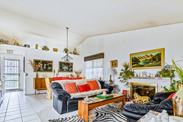 Detail Gallery Image 12 of 27 For 14096 Hillcrest Dr, Fontana,  CA 92337 - 3 Beds | 2 Baths