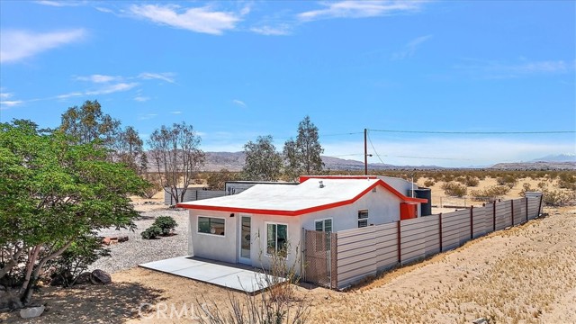 Detail Gallery Image 4 of 40 For 4984 1st St, Joshua Tree,  CA 92252 - 3 Beds | 2 Baths