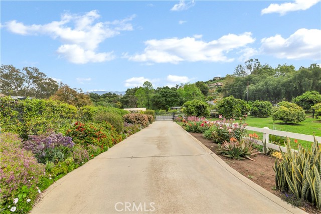 735 Del Valle Drive, Fallbrook CA: https://media.crmls.org/medias/225e8bc9-b40d-4d45-aefb-8500b7ce6414.jpg