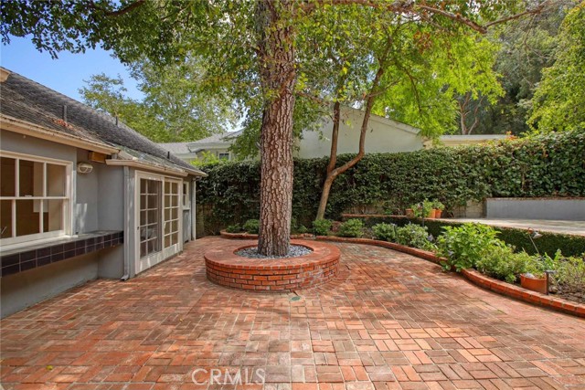 3847 Royal Woods Drive, Sherman Oaks CA: https://media.crmls.org/medias/225ecf4a-c732-4ed3-b70c-728351dfea2a.jpg