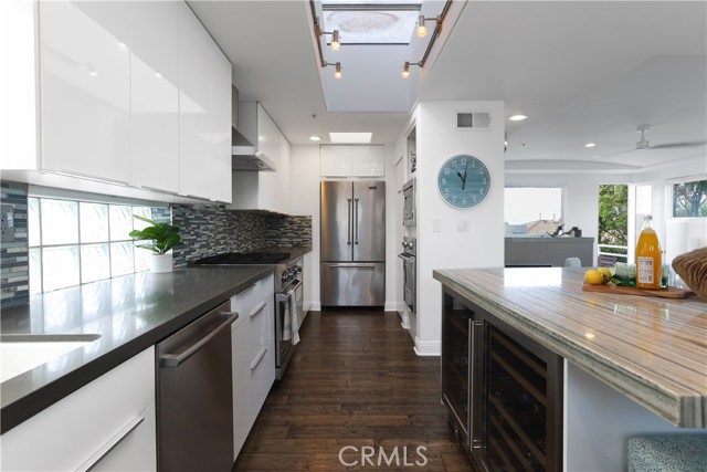 Kitchen, includes full suite of Viking appliances